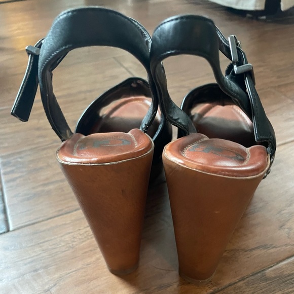 Gianni Binni Fashion Sandal - Picture 2 of 3